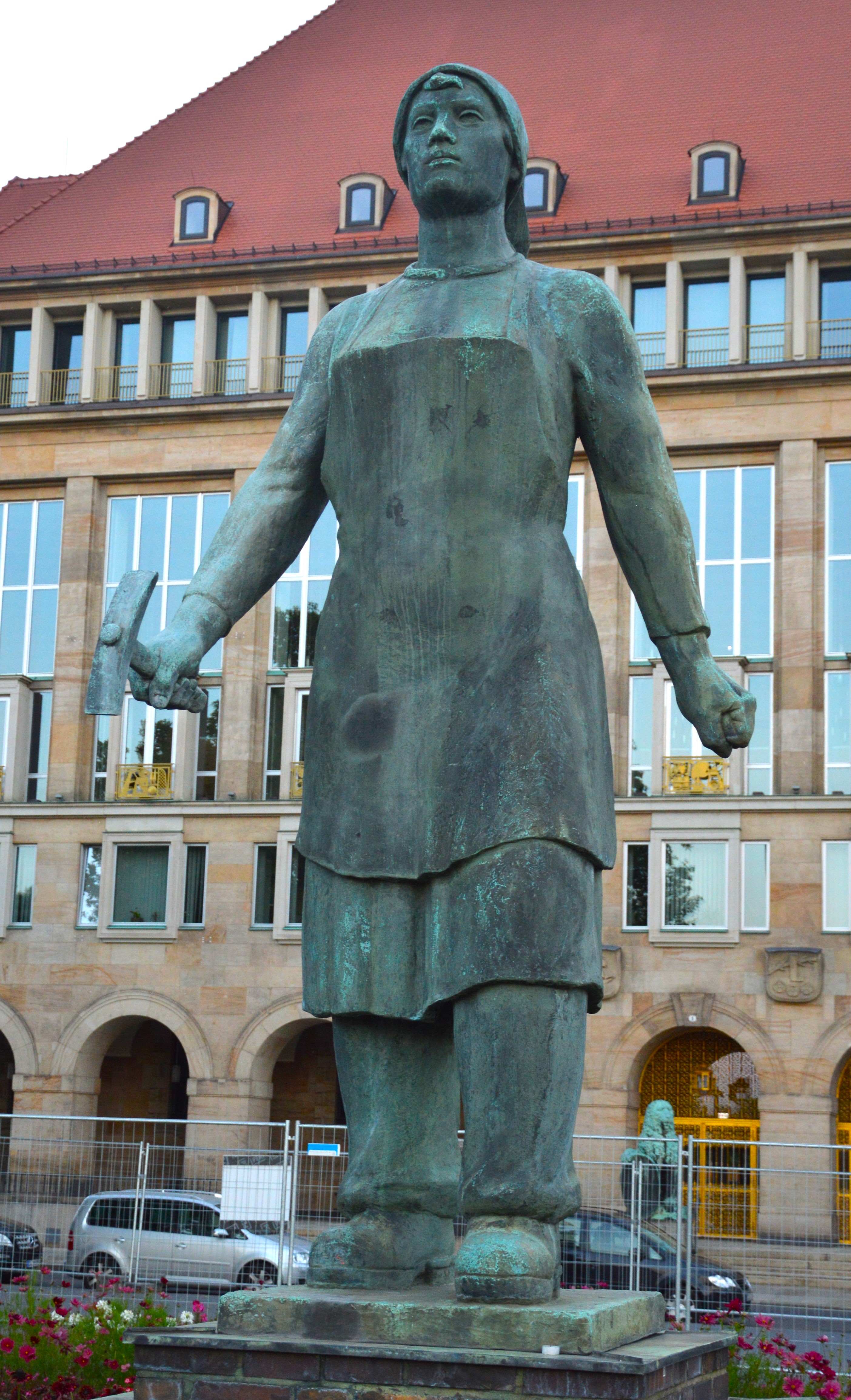 Trümmerfrau, Walter Reinhold, 1952 – Das Sein bestimmt das Bewußtsein ...